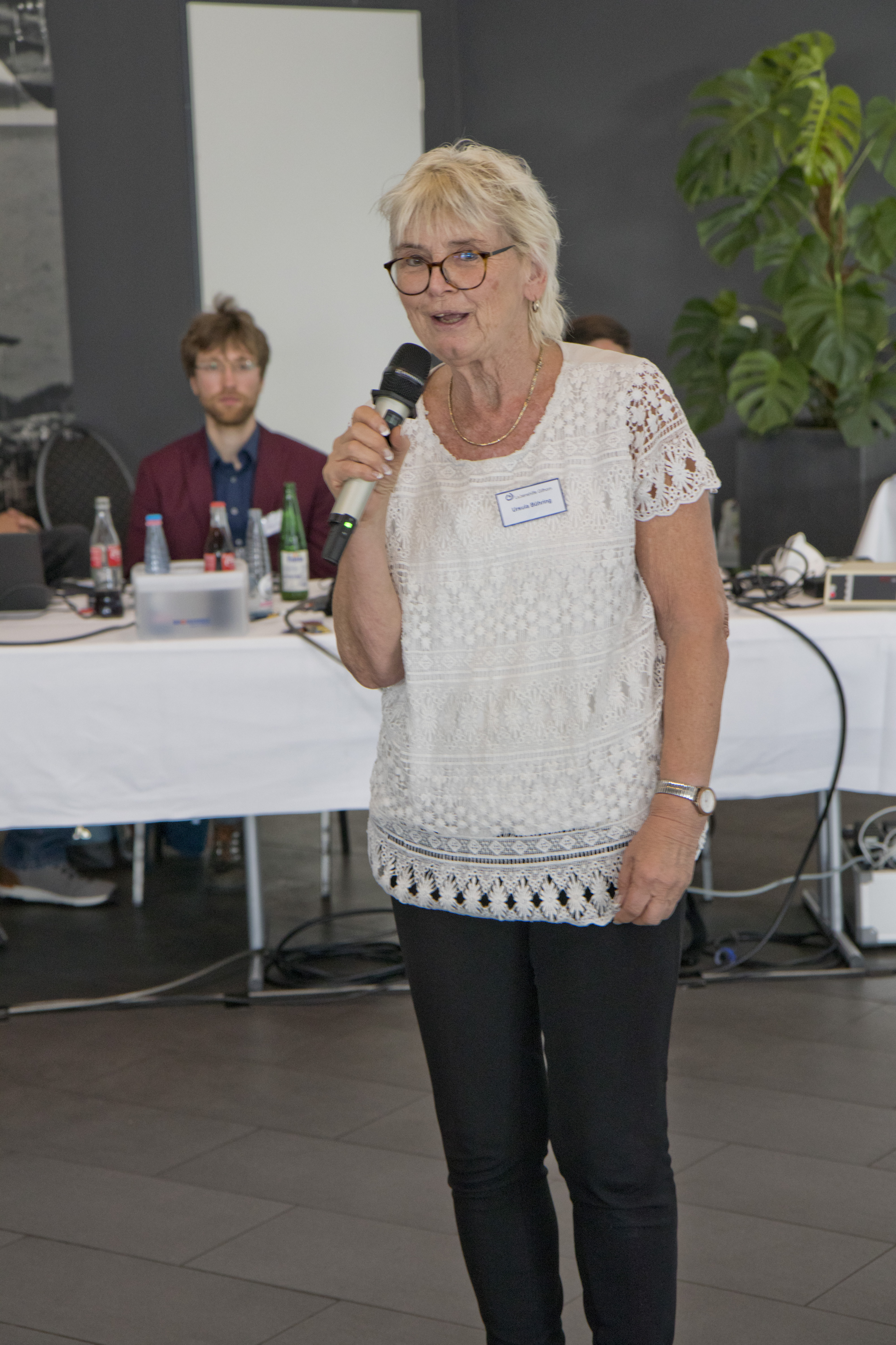 Frau Bühring (Mitglied im Vorstand)
