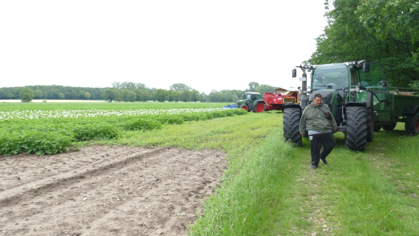 2026 06 09 Ausflug ABL Kartoffeln 77 Mittel