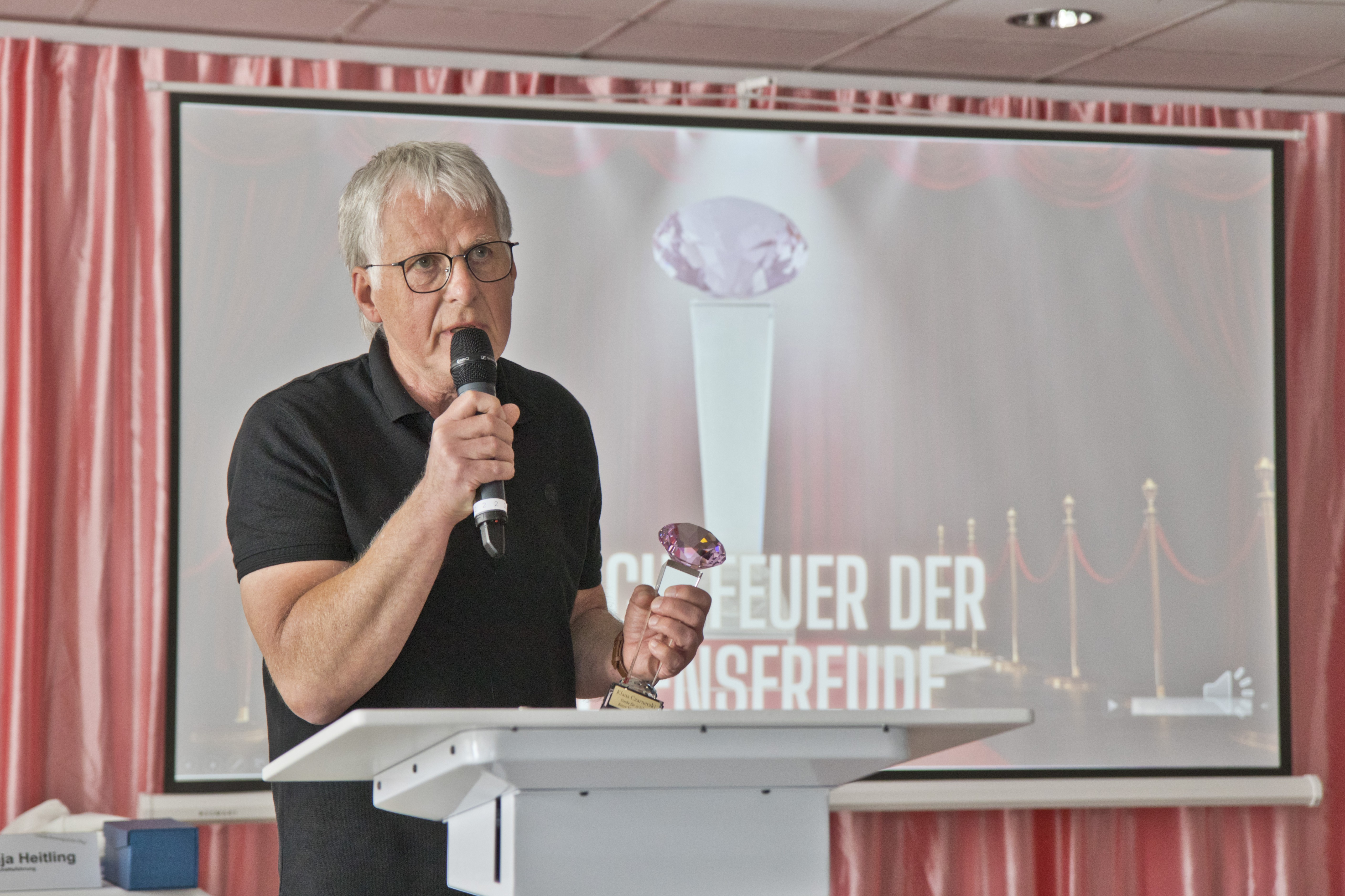Klaus Czarnetzki mit dem Ehrenpreis - FRED Leuchtfeuer der Lebenshilfe
